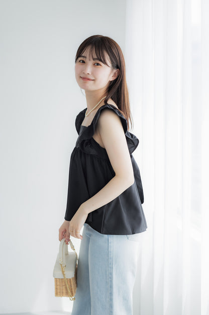 Back ribbon frill blouse