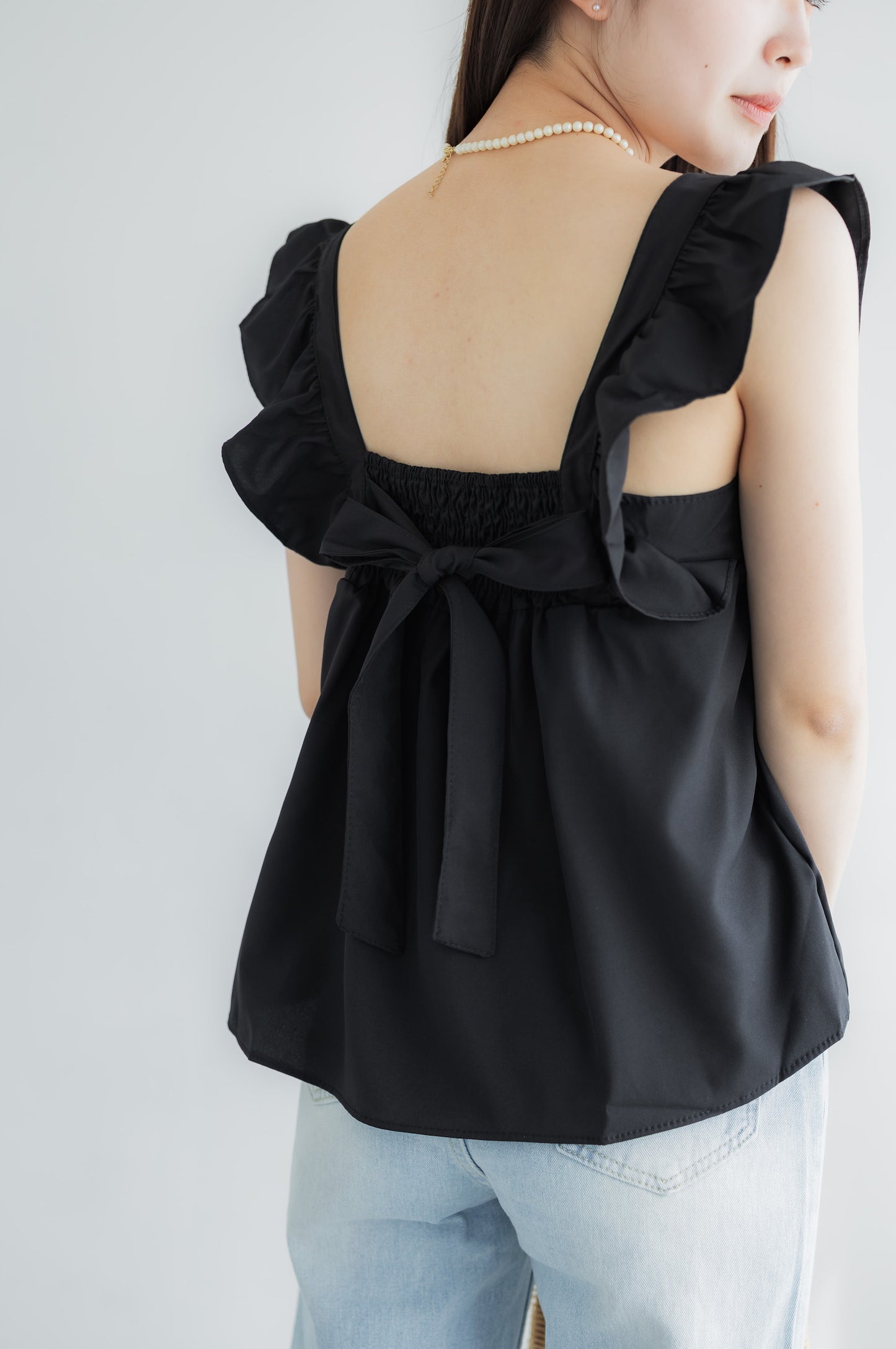 Back ribbon frill blouse