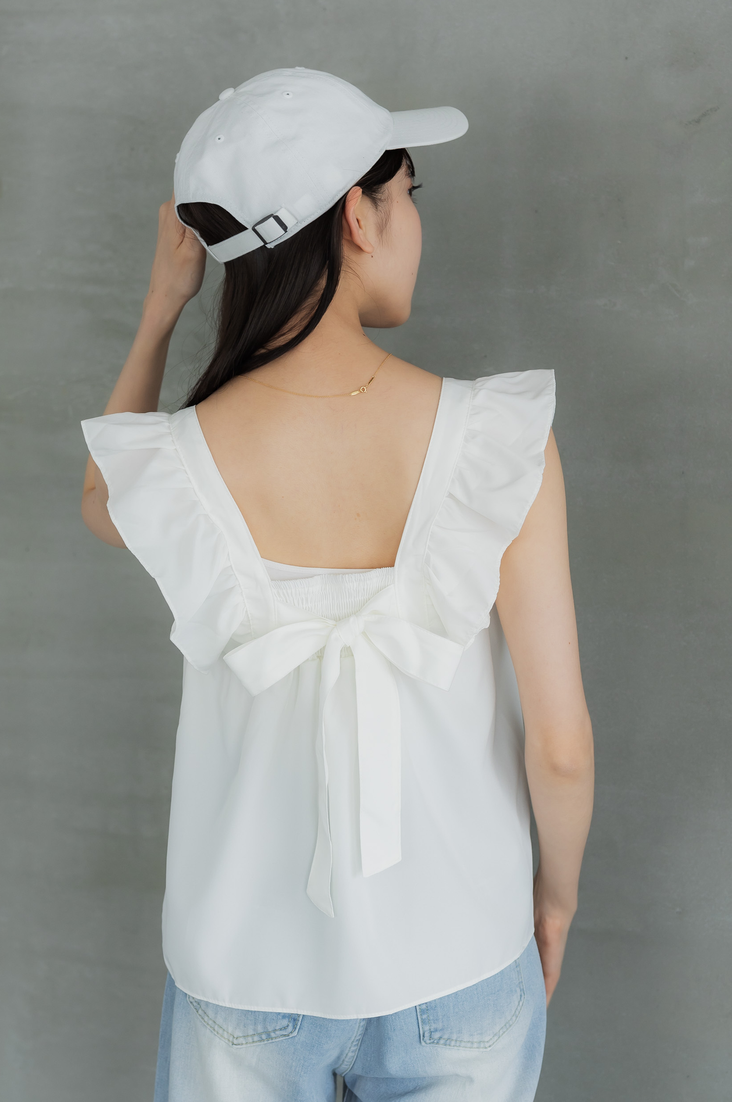 Back ribbon frill blouse