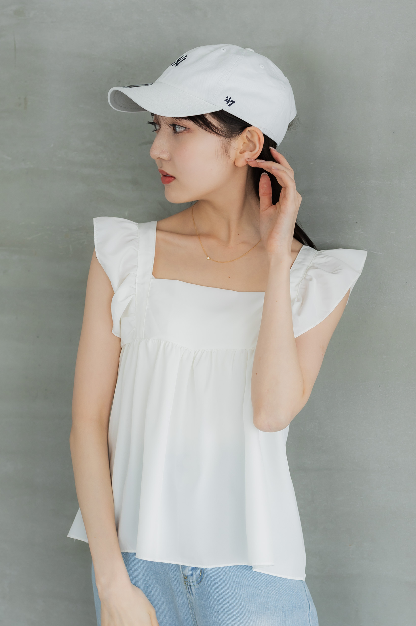 Back ribbon frill blouse